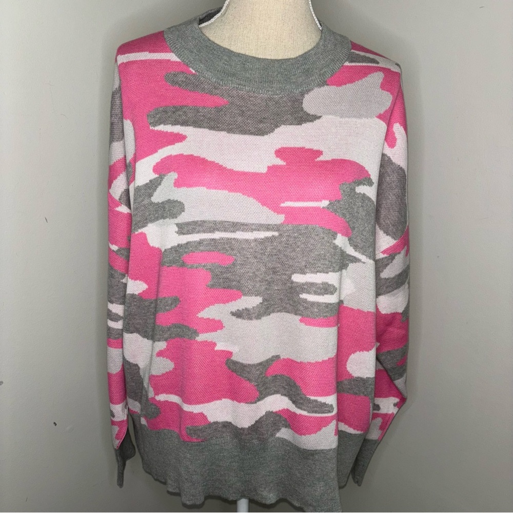 Crown & Ivy NEW hot pink & gray camo long sleeve lightweight sweater size Medium